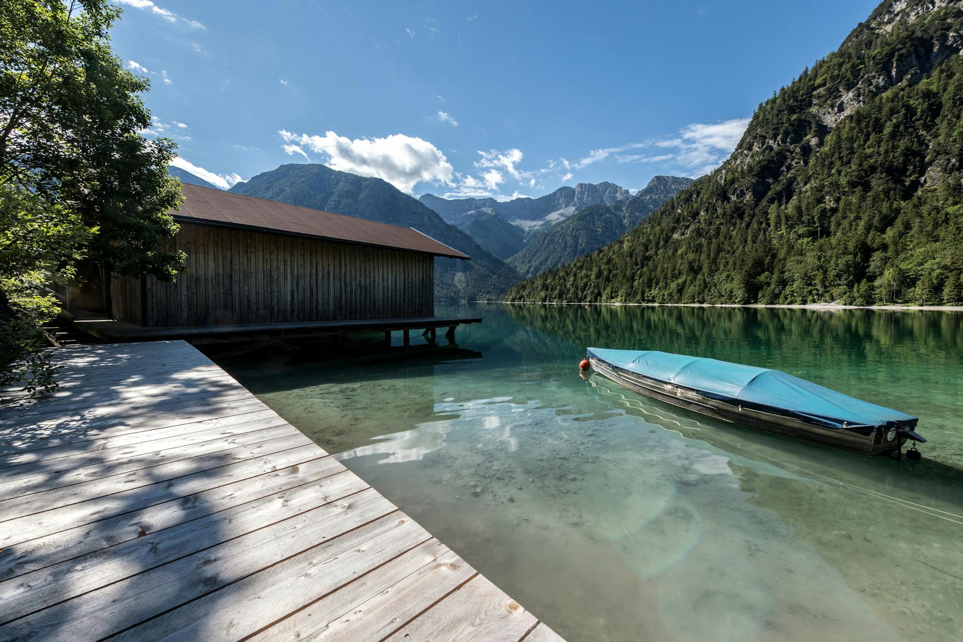 Privater Badesteg bei Sonnenuntergang
